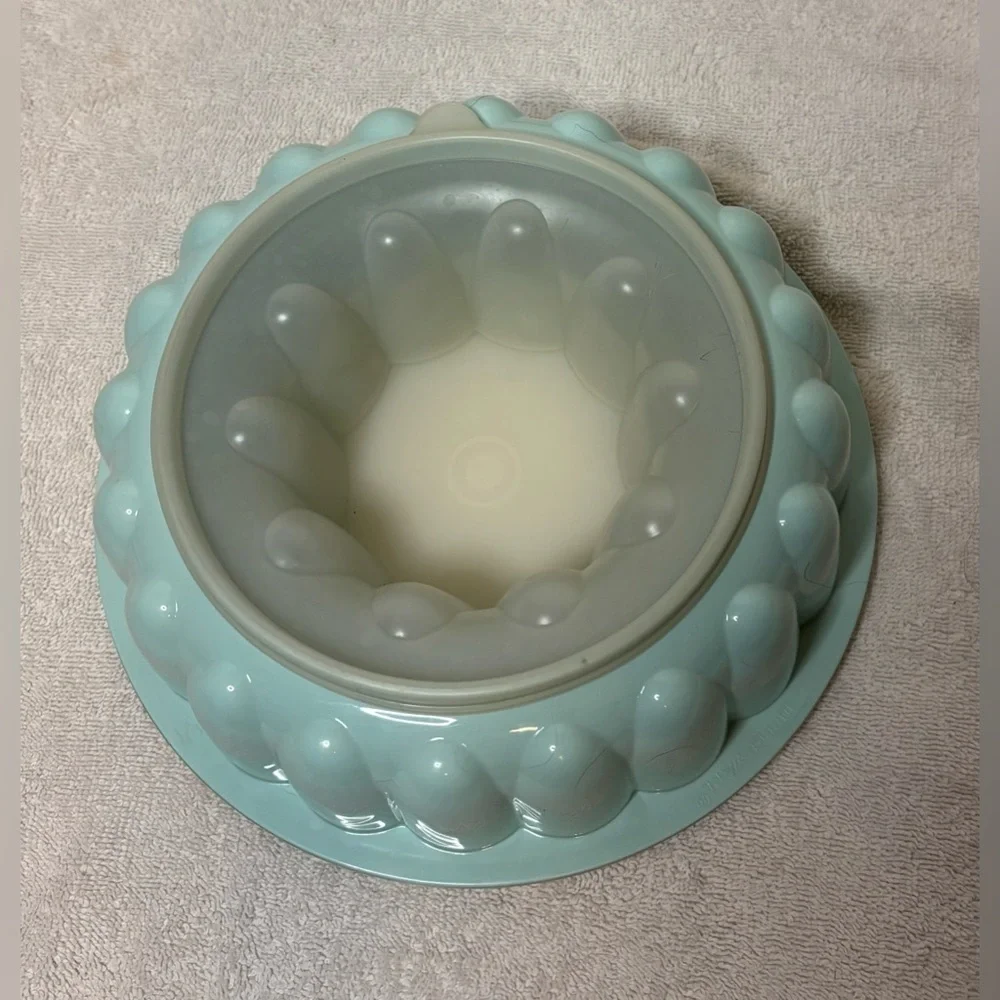 Vintage Tupperware Fluted 9
